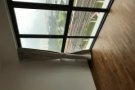 裕廊地铁站旁边而已 吃饭和交通都方便, 环境清静优美 1000 一个月全包 