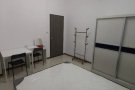 全面禁烟（132 平方尺）1特大冷气房有大窗户在沈氏道芽笼23巷私人店屋WalkupApartment (阿裕尼地铁站）