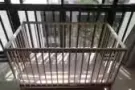 出一个婴儿床
