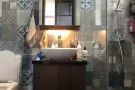 5分钟步行到武吉巴督地铁站， 4A房式租屋，刚全面装修，设在邻里公园。