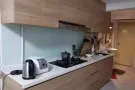 近大巴窑和布莱德地铁站租一位或两个女