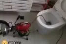 专业疏通各类下水，地漏，管道，马桶，修马桶漏水，换水龙头，安灯换灯换锁！组装家私