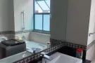 丹那美拉地铁站，走路5分钟就可到家，高档四层洋房出租，房子装修很漂亮，公寓设施齐