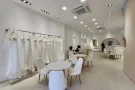 新加坡婚纱店正在热招女服务员。(无中介）