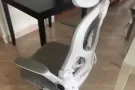 出售两个餐桌 电脑椅子 几乎全新 便宜出