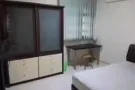 即可入住 海军部现有大普通房(queen size的大床适合情侣或单身人士