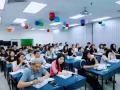 让你无须担心学费，在5个月内考取国际商业管理大专文凭，并且能灵活安排时间