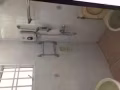 5分鐘游諾士地鐵站大主人房找一位女搭房 水電網包 可報地址 門口有巴士站，2.1