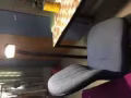 電腦椅和立式萬向燈 隔間屏封單人床墊