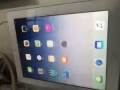 Ipad4 32G 全套配件都在的，260賣  電話86225945