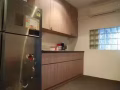 实龙岗排屋普通房间出租，人少安静，地铁6分钟，紧邻实龙岗体育场游泳池，多家食阁