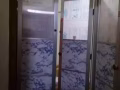 1 女生住1间小房：有窗门可锁：只限女生出入