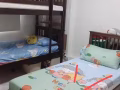 步行2min到牛車水地鐵，女生床位出租，一個月僅$500（只剩下圖片里畫箭頭的床位），隨時入住。聯繫電話：9848095