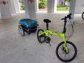 出一辆可折叠自行车带拉车
