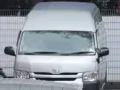 招13座位校车司机