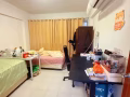 高文诚招一名女室友